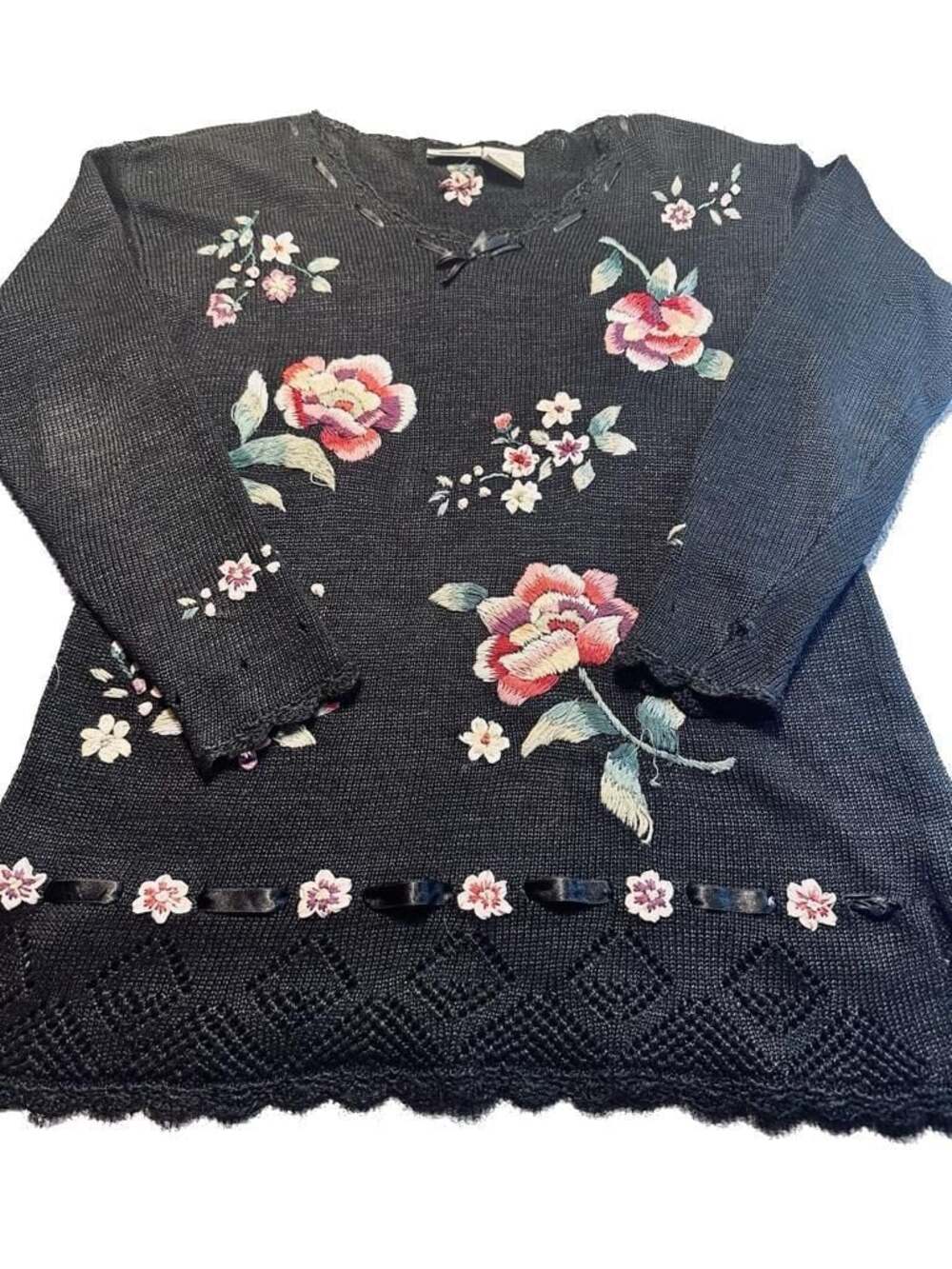 Vintage Floral Embroidered Black Knit Sweater Sz L Grandmacore Cottagecore Cozy